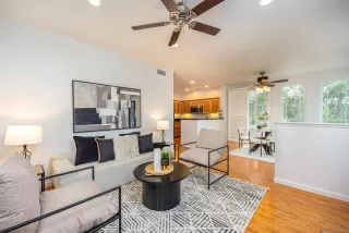 Photo #4: 2600452 Listing