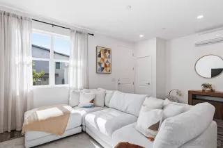 Photo #3: 2600470 Listing