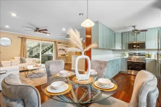 Photo #1: 2600493 Listing 