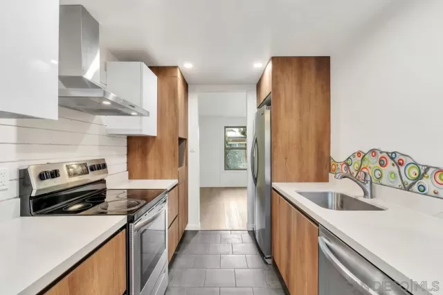 MLS: 2600550 Condo For Sale