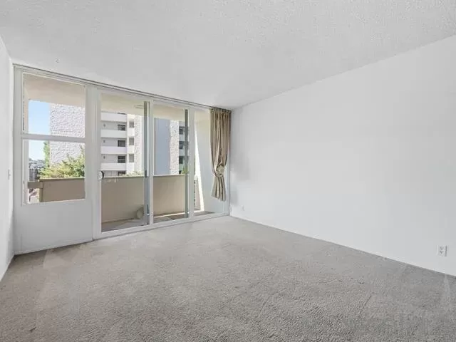 MLS: 2600570 Condo For Sale