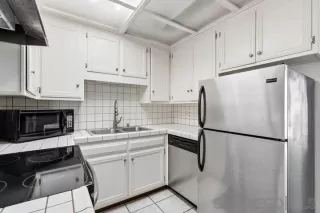 Photo #4: 2600570 Listing