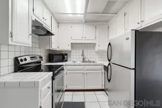 Photo #5: 2600570 Listing