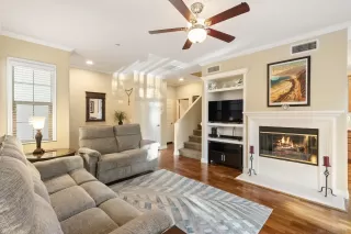 Photo #5: 2600587 Listing