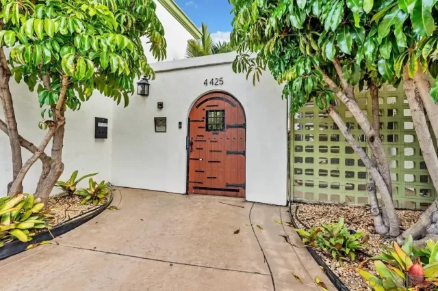 MLS: 2600592 Condo For Sale