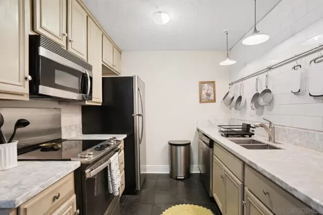 MLS: 2600593 Condo For Sale