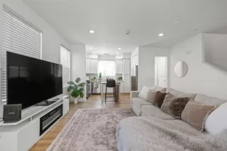 Photo #2: 2600705 Listing 