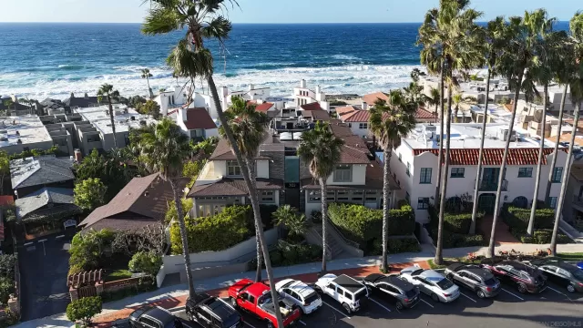 MLS: 2600882 Condo For Sale