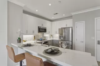 Photo #5: 2600981 Listing 