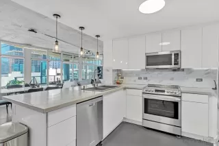 Photo #4: 2600985 Listing 