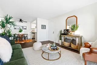 Photo #2: 2601093 Listing 