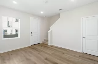 Photo #5: 2601102 Listing