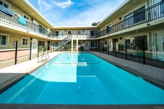 Photo #2: 400051526 Listing