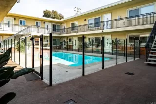 Photo #3: 400051526 Listing