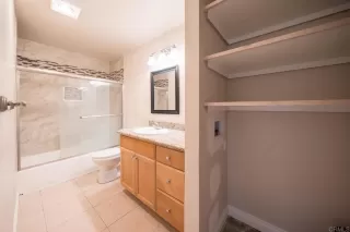 Photo #6: 400051526 Listing