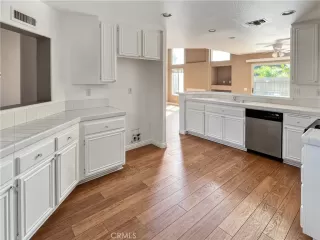 Photo #3: CV22150808 Listing