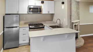 Photo #5: CV23026631 Listing