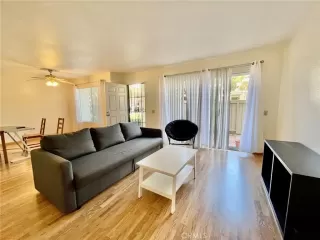 Photo #3: CV23096159 Listing