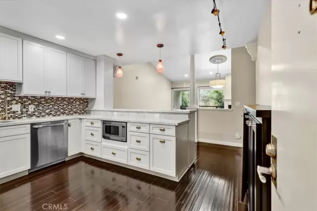 MLS: CV24144333 Condo For Sale