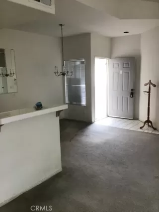 Photo #2: CV25128716 Listing