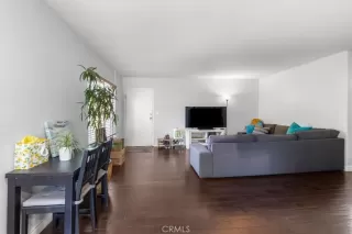 Photo #4: CV26041707 Listing 