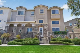 Photo #3: CV26117667 Listing