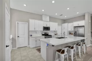 Photo #6: CV26132259 Listing