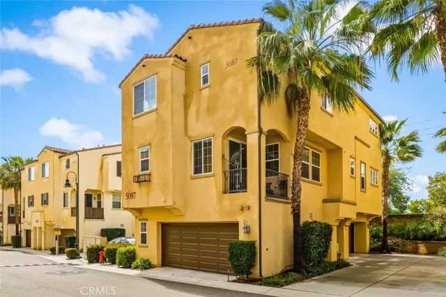 MLS: DW23047620 Condo For Sale