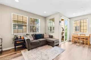 Photo #5: DW23047620 Listing