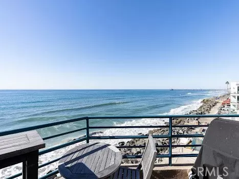 MLS: DW25164139 Condo For Sale