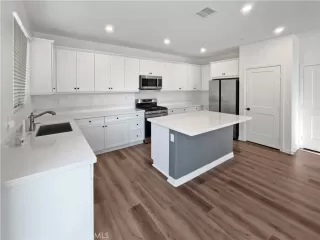 Photo #4: DW25236298 Listing