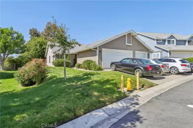 MLS: DW25243990 Condo For Sale