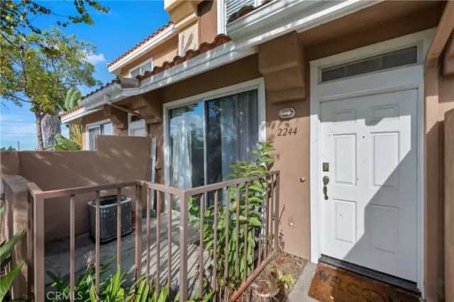 MLS: DW26030388 Condo For Sale