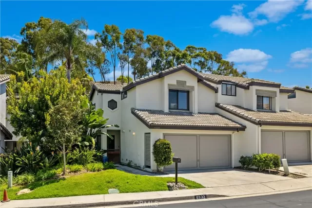 MLS: DW26074544 Condo For Sale