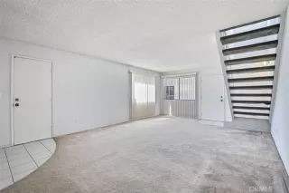 Photo #4: FR23188477 Listing