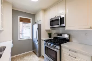 Photo #6: FR24121681 Listing 