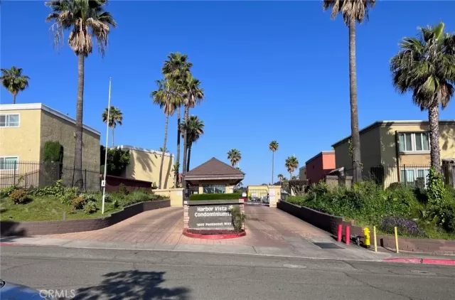 MLS: IG23069568 Condo For Sale