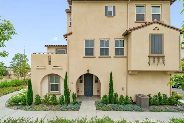 MLS: IG23093896 Condo For Sale