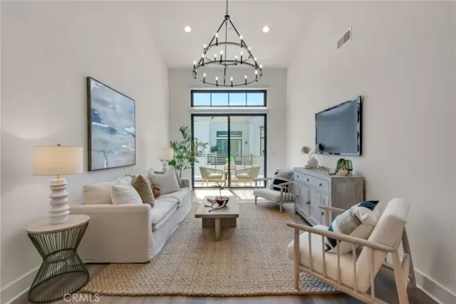 MLS: IG25153781 Condo For Sale