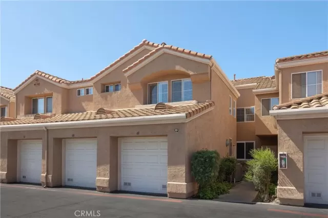 MLS: IG25175380 Condo For Sale