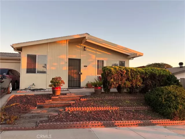 MLS: IG25242387 Condo For Sale