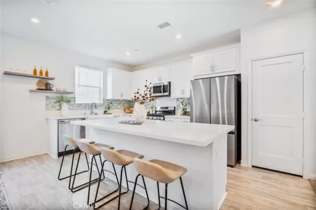 MLS: IG25259738 Condo For Sale