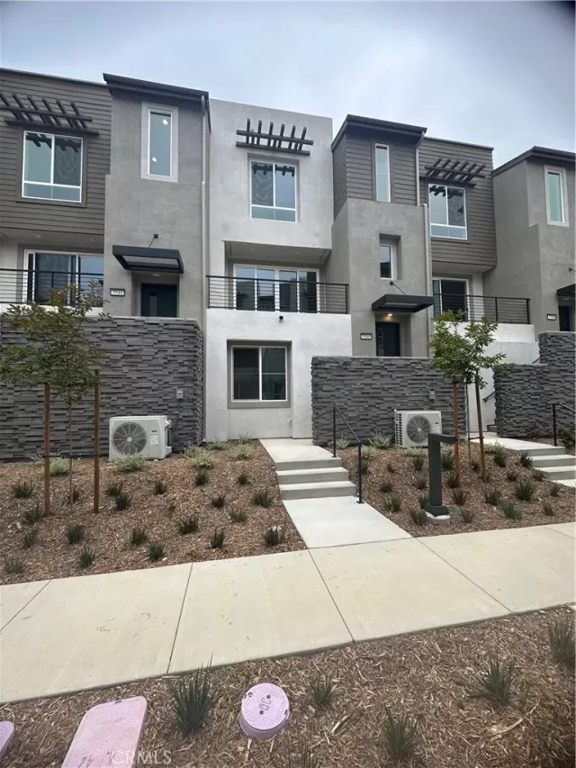 MLS: IG26116857 Condo For Sale