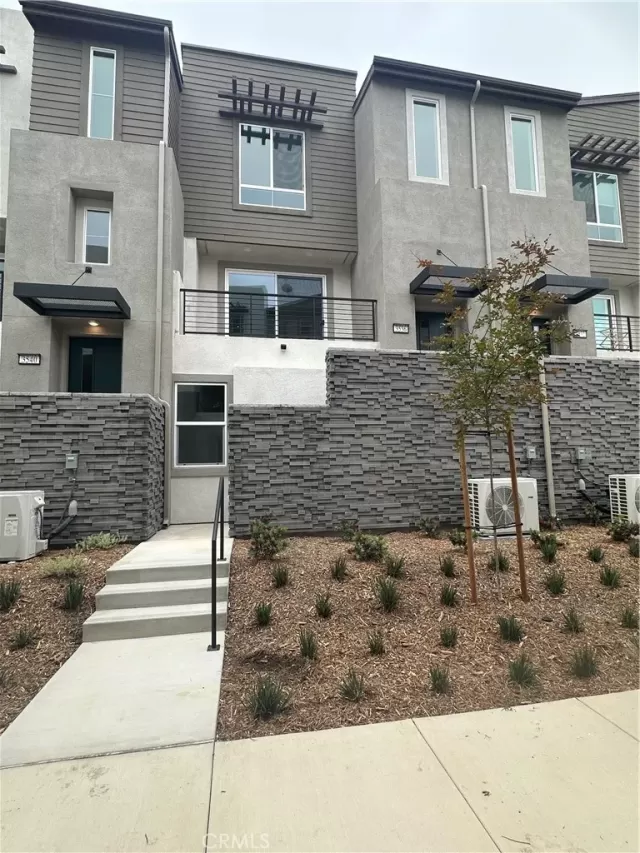 MLS: IG26117871 Condo For Sale