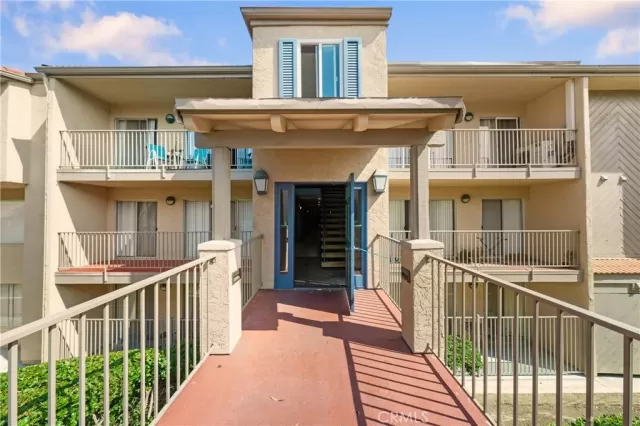 MLS: IV22167360 Condo For Sale