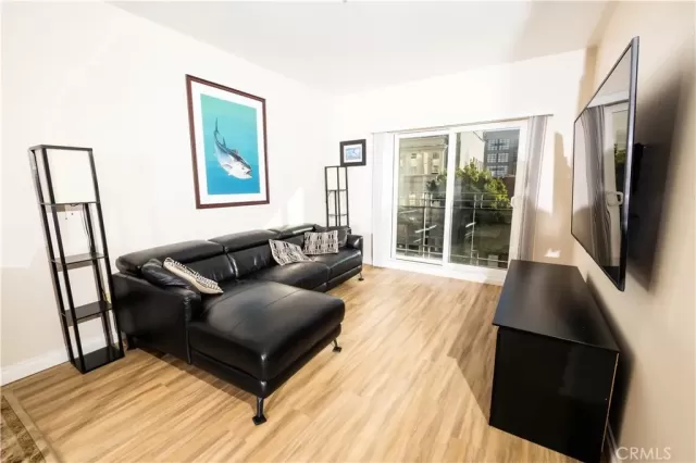 MLS: IV22233308 Condo For Sale