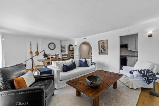 MLS: IV24118422 Condo For Sale