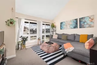 Photo #1: IV25031884 Listing