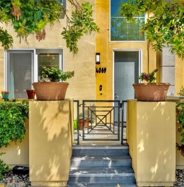 MLS: IV25133141 Condo For Sale