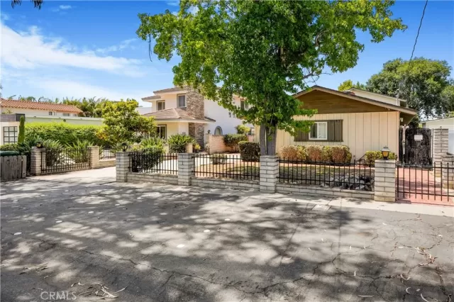 MLS: IV25166196 Condo For Sale